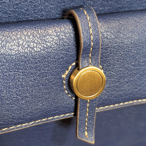 St Johns Bay Navy Faux Leather Crossbody Bag. - Picture 4 of 16